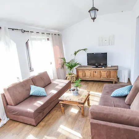 Giuli Apartament *